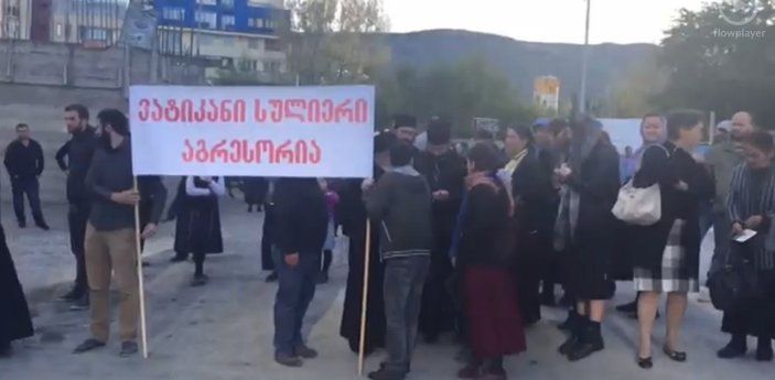 Papa Gürcistan'da protesto edildi