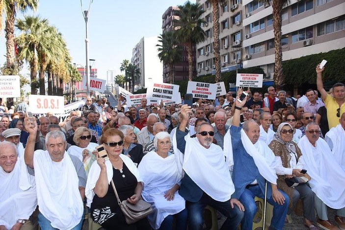 İzmir'de CHP'li belediye protesto edildi