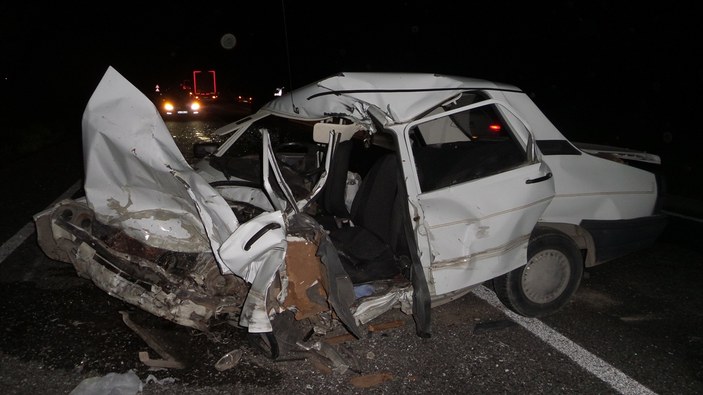 Afyon'da 3 araç kaza yaptı: 2 ölü, 6 yaralı