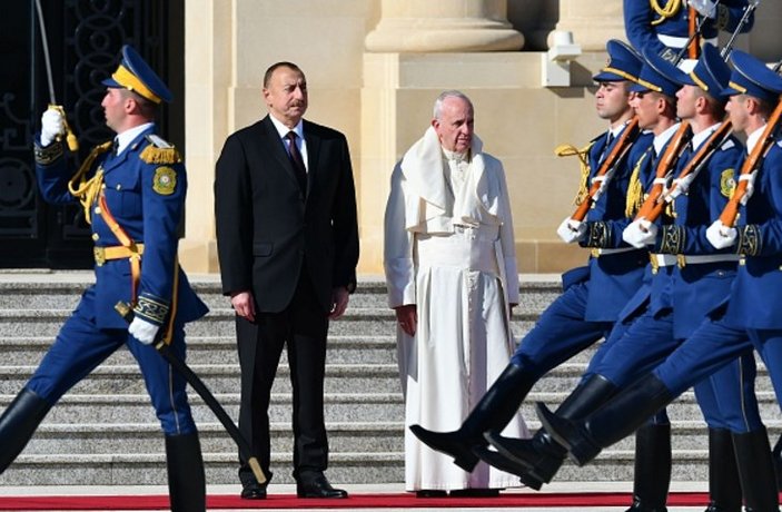 Papa Franciscus Azerbaycan'da