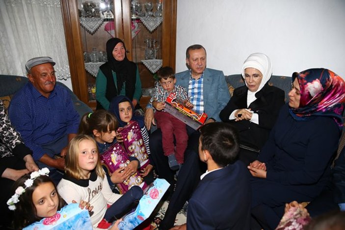 Erdoğan'dan Şehit Halisdemir'in ailesine ziyaret