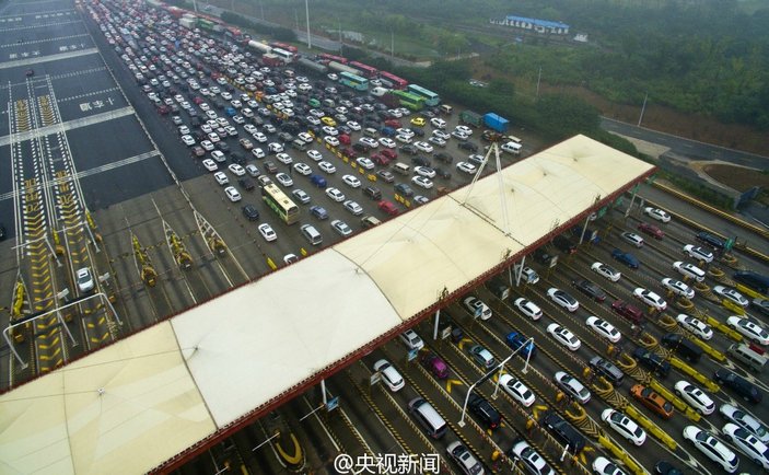 Çin'de bayram dönüşü trafiği