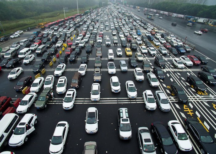 Çin'de bayram dönüşü trafiği