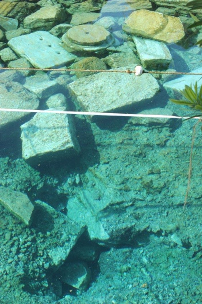Pamukkale'de depremlerde antik havuzda çöküntü oldu