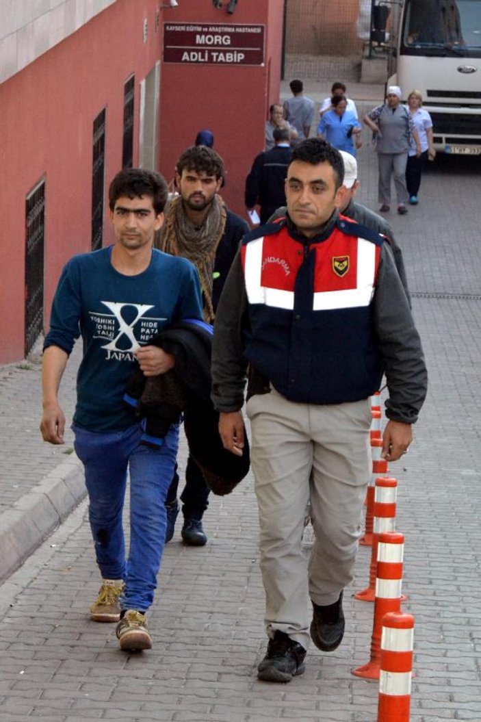 Ülkeye kaçak yollarla giren 45 mülteci yakalandı