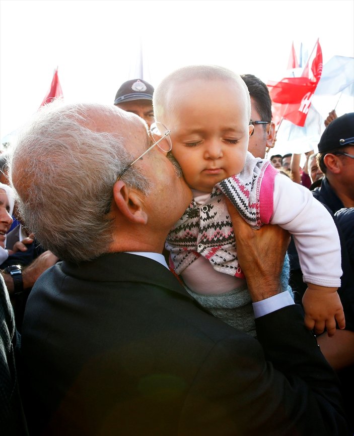Kılıçdaroğlu CHP'li belediyeleri övdü
