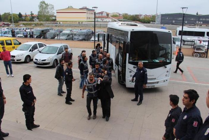 FETÖ soruşturmasını yürüten polise FETÖ gözaltısı