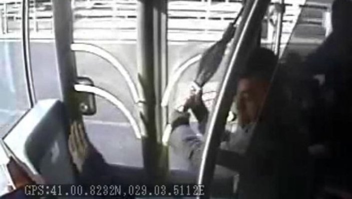 Şemsiyeli saldırgan metrobüs şoförünü suçladı