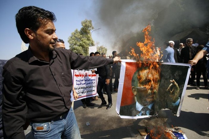Irak'ta Erdoğan'ın posteri yakıldı
