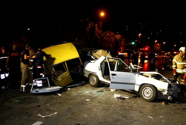 İzmir'de trafik kazası: 1 ölü, 5 yaralı