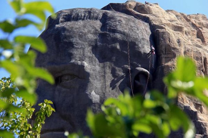 En büyük Atatürk maskı bakıma alındı