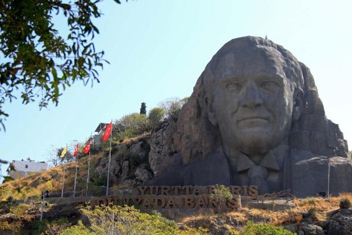 En büyük Atatürk maskı bakıma alındı