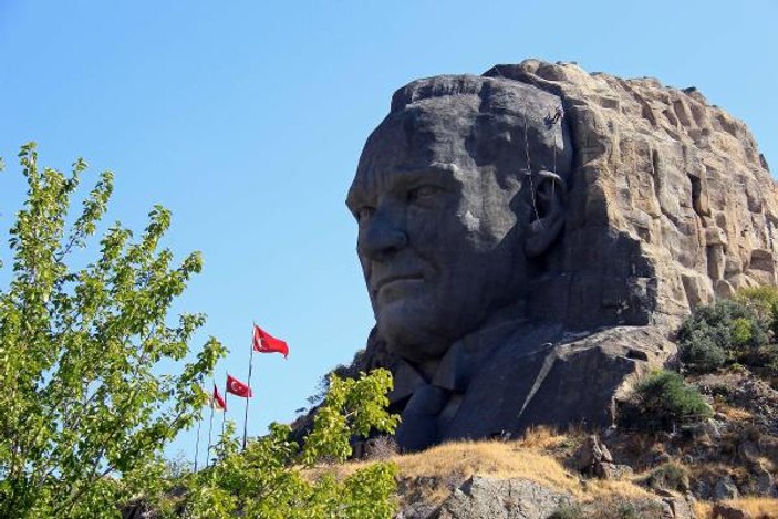 En büyük Atatürk maskı bakıma alındı