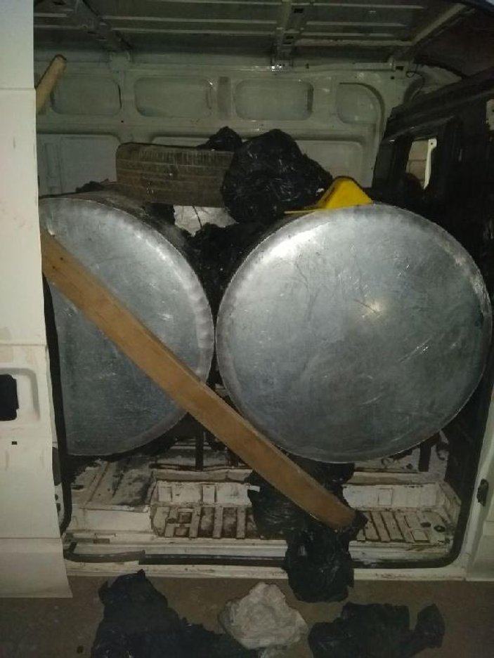 Mardin'de bombalı minibüs ele geçirildi