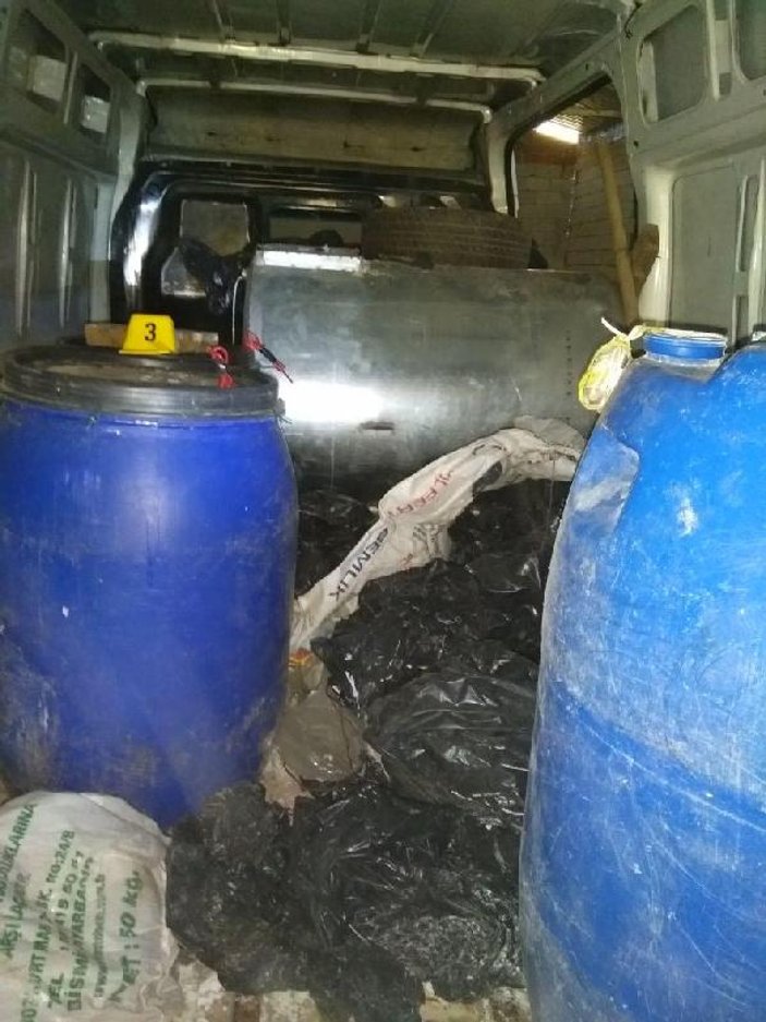 Mardin'de bombalı minibüs ele geçirildi