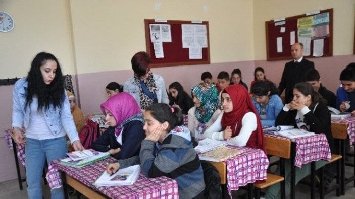 Muş'ta kız çocukları okula kazandırılıyor