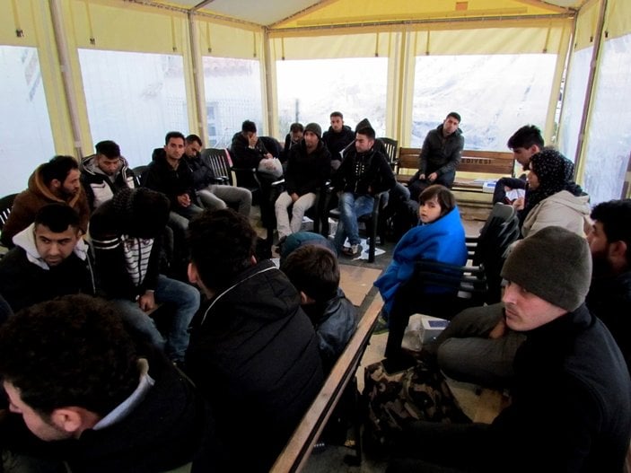 İtalya'ya kaçmaya çalışan 51 göçmen İzmir'de yakalandı