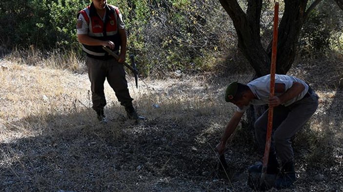 Aydın'da toprağa gömülü 21 tabanca bulundu