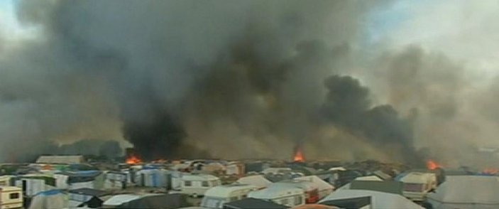 Fransa'daki Jungle sığınmacı kampında yangın