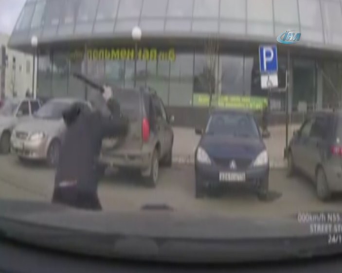 Rusya'da soyguncu dehşeti kamerada