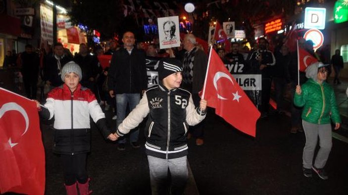 Tekirdağ'da 10 bin kişi Cumhuriyet için yürüdü