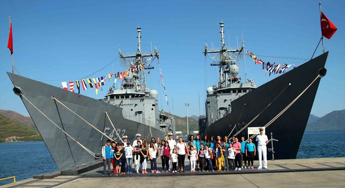 Askeri gemiler kapılarını çocuklara açtı