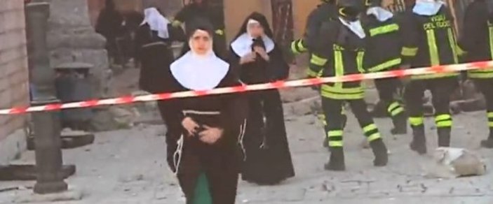 İtalya'da deprem sonrası korku dolu anlar