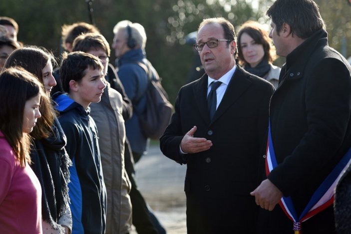 Hollande'dan Romanlara tarihi özür