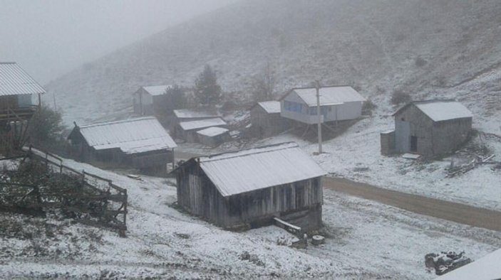 Sakarya ve Kocaeli'nin yüksek kesimlerine kar yağdı