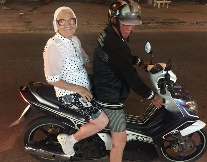89 yaşındaki teyze Dünyayı geziyor