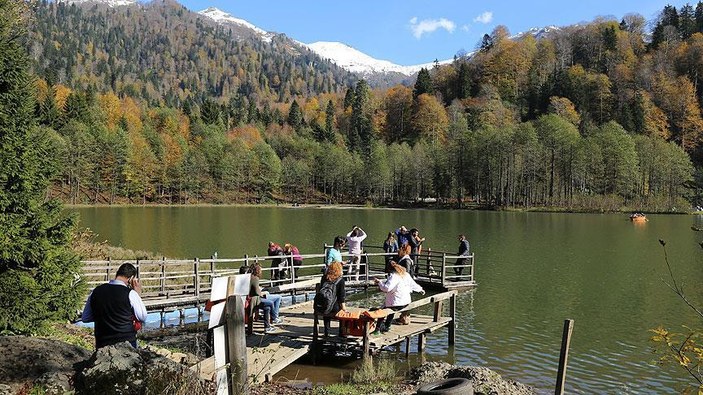 Artvin'in saklı cenneti Karagöl'de iki mevsim yaşanıyor