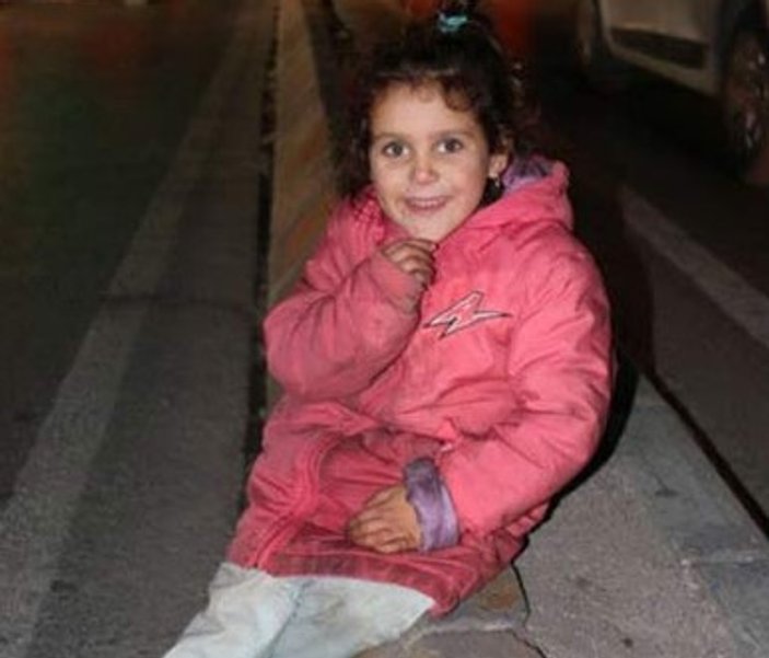 Pembe montlu kız Suriyeli Suad çıktı