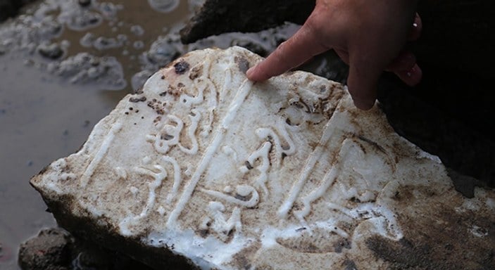 Rize'de 300 yıllık mezar taşları bulundu