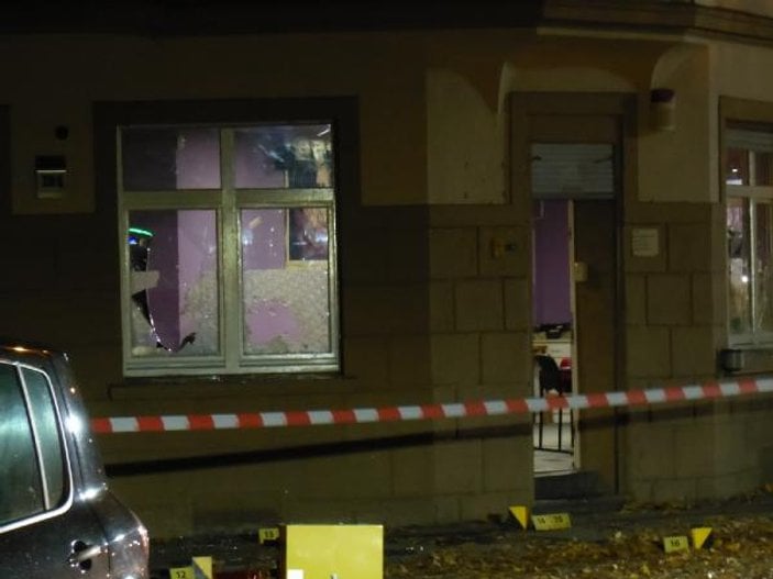 Almanya'da Türklere ait kahvehaneye molotoflu saldırı