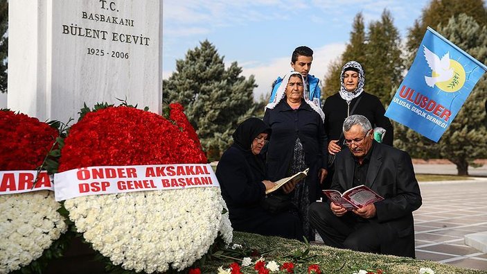 Bülent Ecevit mezarı başında anıldı