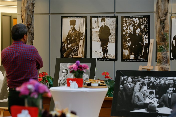 Atatürk İzmir'de sergisi kapılarını açtı