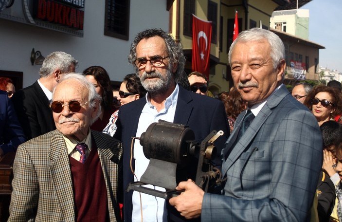 Ünlü oyuncu kazandığı ödülleri bağışladı