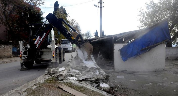 Yalova Belediye Başkanı babasının ahırını yıktırdı