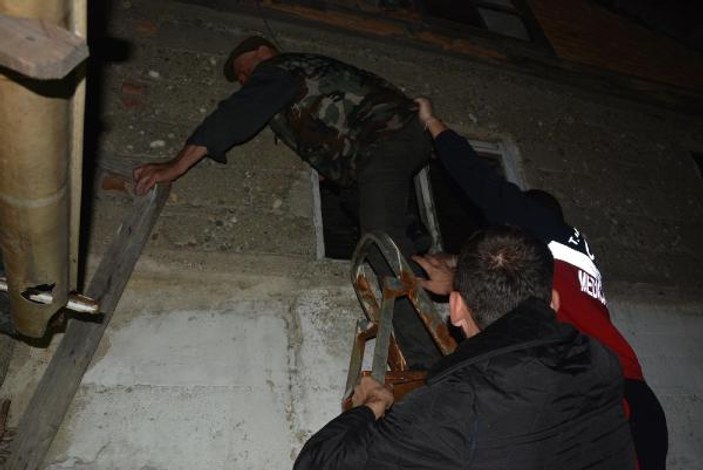 Karabük'te halk otobüsü eve çarptı: 6 yaralı