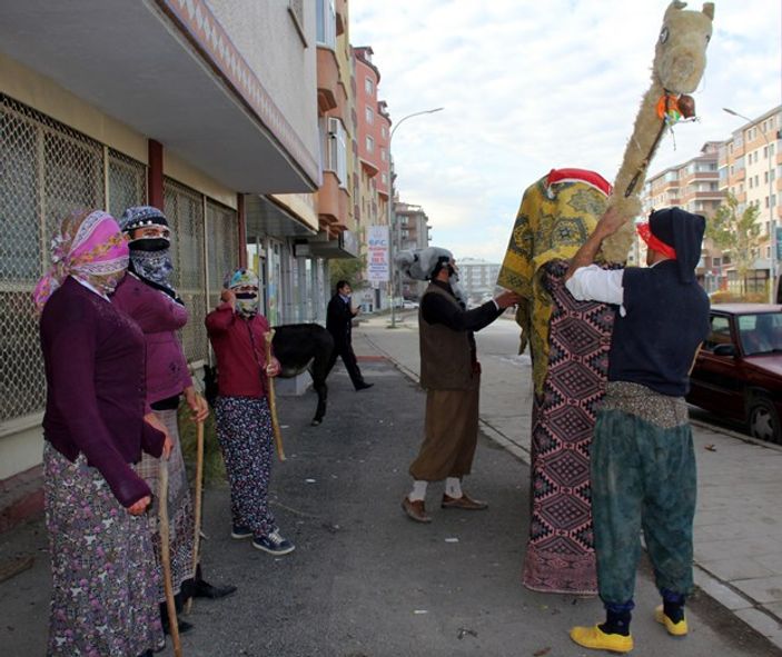 Erzurum'da gençlerin oyunu polisi alarma geçirdi