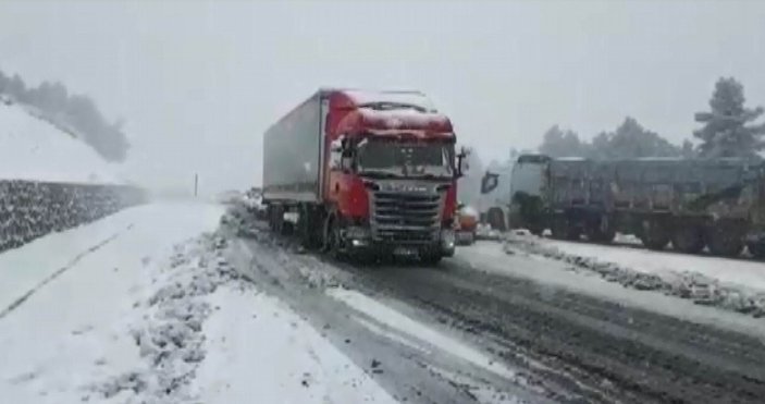 Sivas'ta trafiğe kar engeli