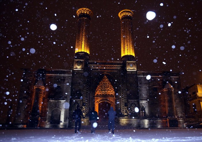 Erzurum'da karlı günler