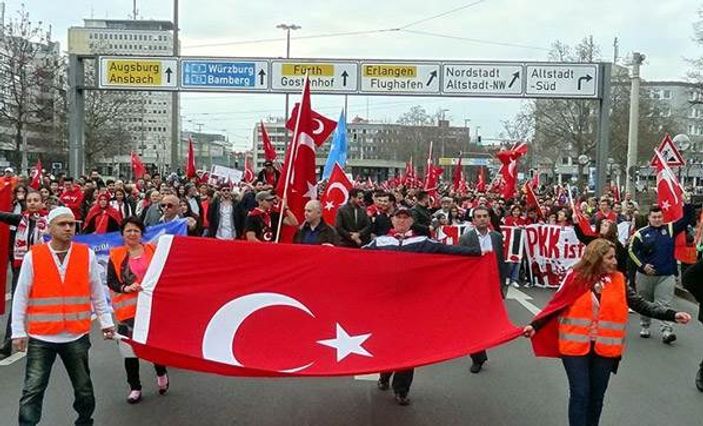 Avrupalı Türkler meydanlara iniyor