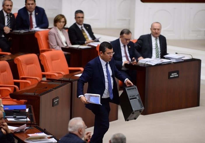 Kılıçdaroğlu'na hakaret eden Meclis çalışanı görevden alındı