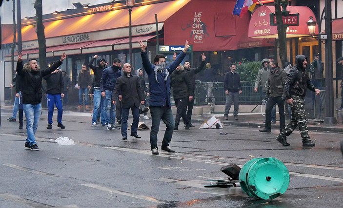 Fransa'da Türklerin Teröre Lanet mitingine saldırı