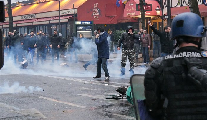 Fransa'da Türklerin Teröre Lanet mitingine saldırı