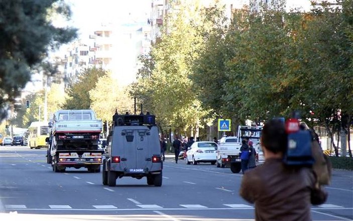 Diyarbakır'da bomba yüklü kamyonet ele geçirildi