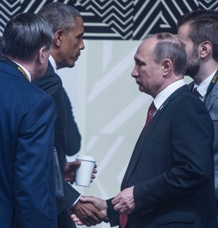 Obama ve Putin ayaküstü buluştu