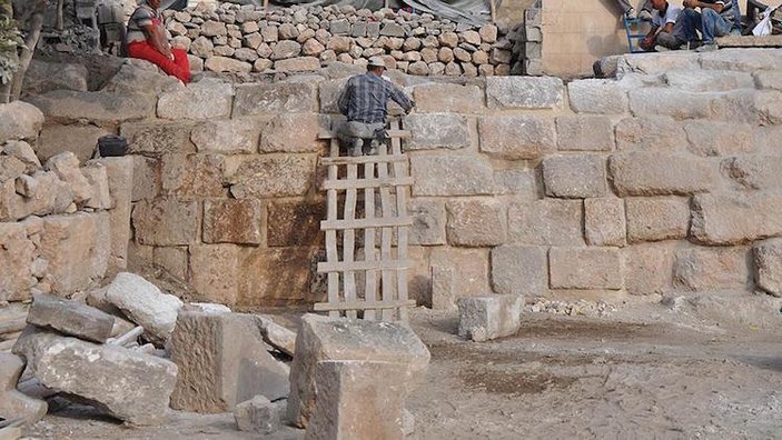 Ahır olarak kullanan alan 1500 yıllık sarnıç çıktı