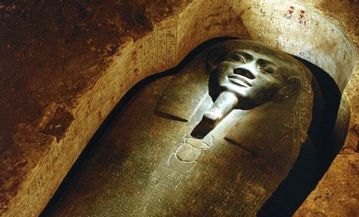 Mısır'da 3 bin 100 yıllık firavun mezarı bulundu